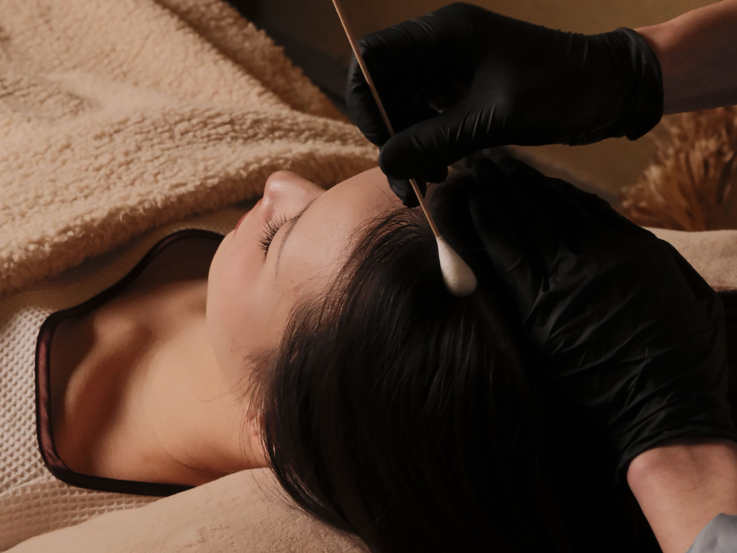 Relaxing scalp massage therapy during luxury head spa session in Bellevue
